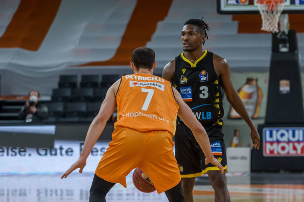 许多球员在 许多球员在