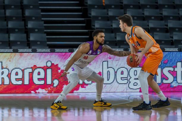 翼的犯规判 翼的犯规判